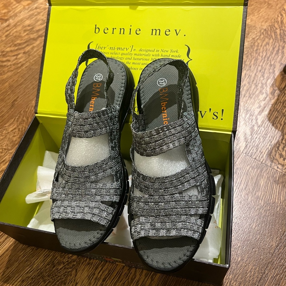 bernie mev. Women's Woven Silver Cindy Sandals 37 or 6.5 NWT